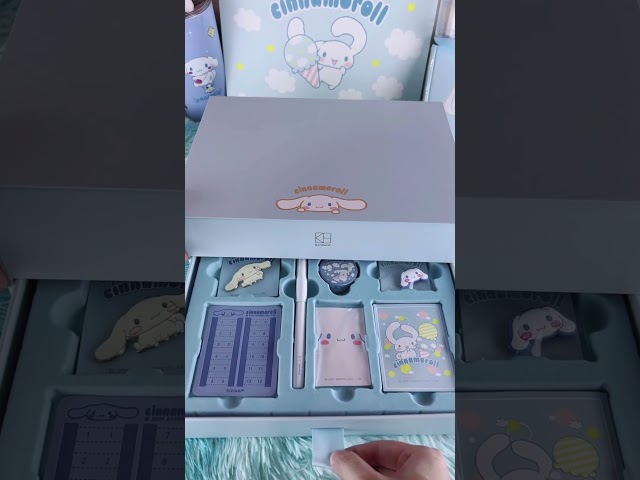 Vídeo relacionado con Get Trend Hello Kitty Sanrio Cinnamoroll Set Papeleria Niña Adolescente Libreta con Estuche Boligrafos Bonitos Pegatinas Kawaii Material Regalos Anime (Blue Cinnamoroll)