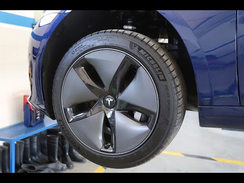 Tesla Model 3 – Perdemos un tapacubos. Prueba de larga duración | km77.com