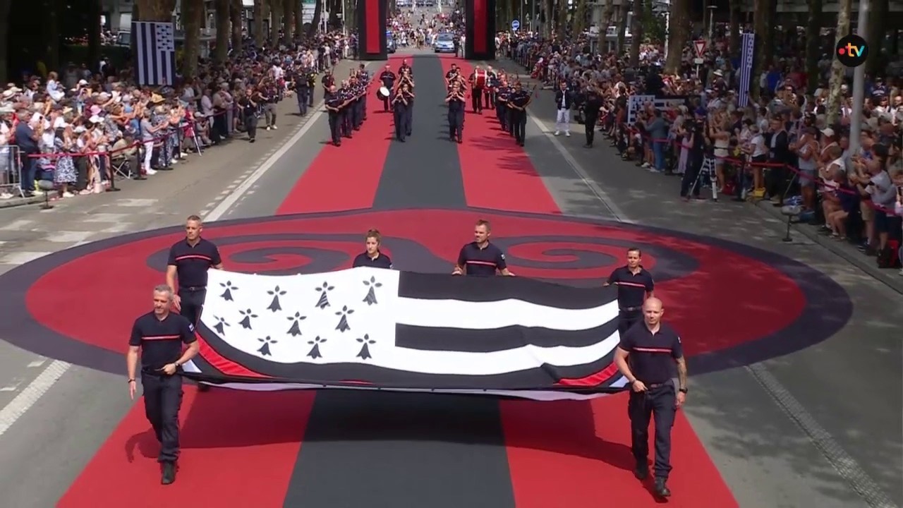 Miniature de la vidéo Grande Parade des Nations Celtes 2026 - Bagad des Sapeurs-Pompiers du Morbihan et des Côtes-d’Armor. du film La Grande Parade des Nations Celtes