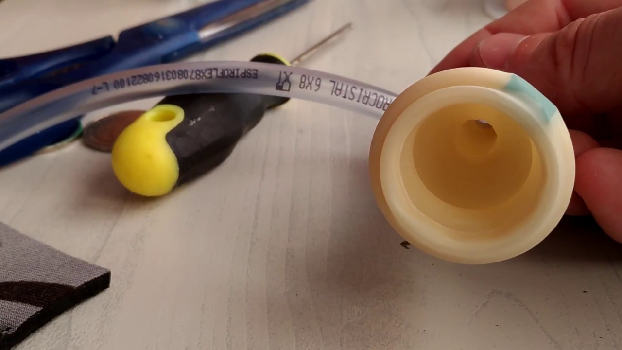 Brico colector de orina en traje microporoso de neopreno. DIY urine collector in neoprene wet suit.