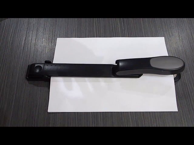 Vídeo relacionado con OfficeTree Grapadora Larga Rapid con Quitagrapas y 1000 Grapas - Ideal para Folletos y Papel DIN A3 - Negra con Guía