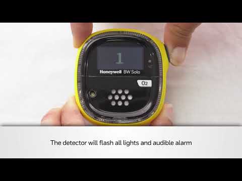 A step-by-step tutorial demonstrating how to turn the power on and off for the Honeywell BW Solo gas detector.