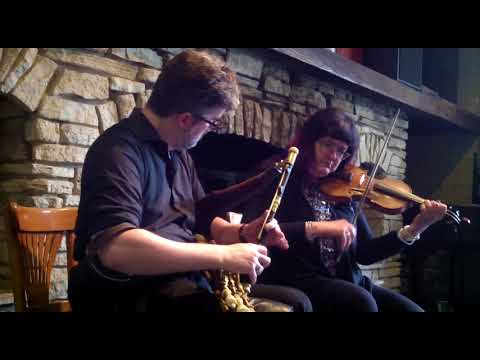 Moll Roe and Na Ceannabhain Bheana