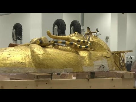 استعداد حثيث في مصر قبل أشهر من عرض تابوت الملك توت عنخ آمون الذهبي…