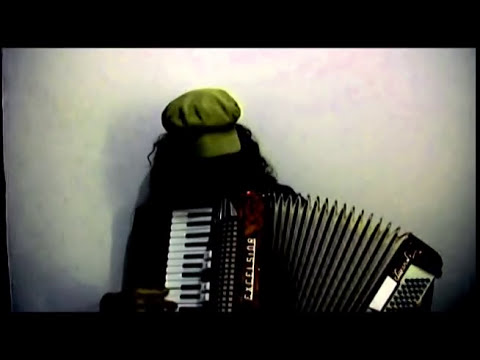 Orche Tchornia (Dark Eyes) Super Easy Gypsy Russian Accordion Lesson with Assi Rose.