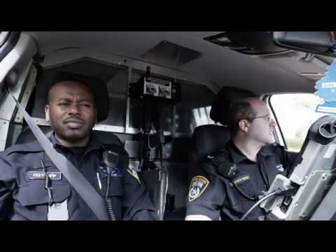 מוקי ועברי לידר - תזכור הכל - גרסת השוטרים