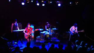 Wild Flag - Black Tiles live