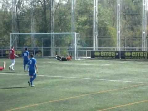 Nueva ocasión de Álvaro (ADPI) y buena respuesta del portero Javi (Villa Rosa) a corner