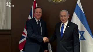 ראש הממשלה בנימין נתניהו נפגש עם שר החוץ של בריטניה דיוויד קמרון (עדכוני משרד ראש הממשלה) - התמונה מוצגת ישירות מתוך אתר האינטרנט יוטיוב. זכויות היוצרים בתמונה שייכות ליוצרה. קישור קרדיט למקור התוכן נמצא בתוך דף הסרטון