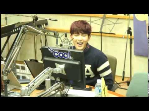 131105 Sukira - Ryeowook, Younghee, Taehun & Taehyun  photo taking