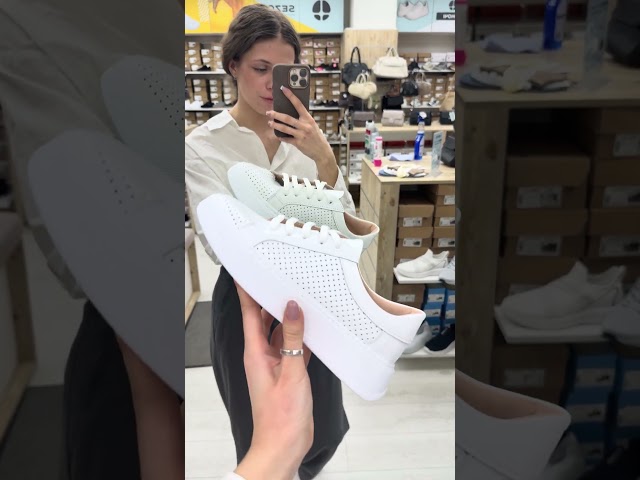 Чоботи жіночі шкіряні байка хутро 592641 Чорний Кеди жіночі перфорація шкіра 592098 Білі 