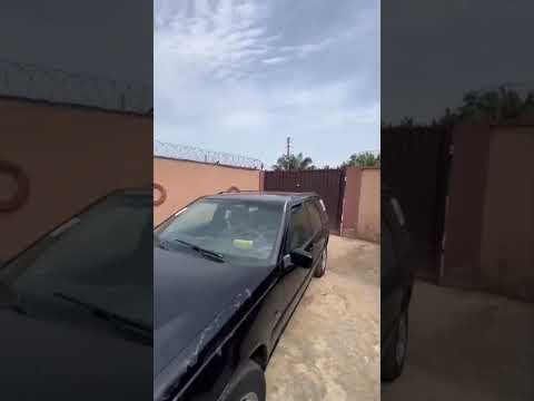 BUNGALOW ON ALMOST FULL PLOT OF LAND FOR SALE  @ OFF N.Y.S.C BUS STOP, LASU IGANDO, CLOSE TO THE MAIN ROAD