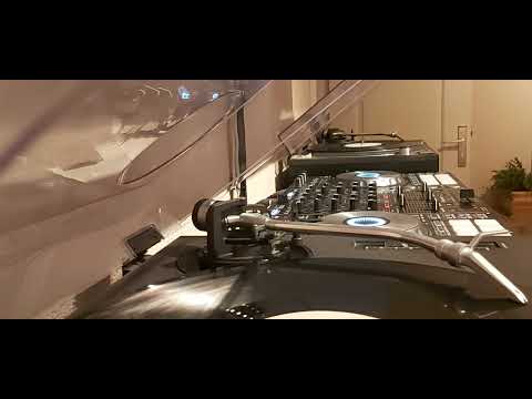 Kid Crème – Untitled Vs  DJ Nipper–Drop The Beat (MOLINILLO 45)