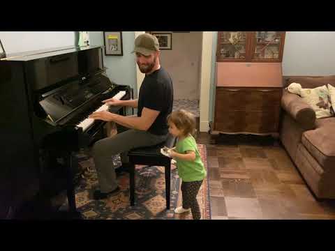 This baby LOVES boogie piano! She dances and then nails the ending!