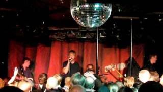 Eppu Normaali Porvoo 22.11.2008 Vanha kellarissa valittaa ja Akun Tehdas