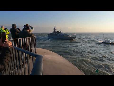 HMS Richmond (F293) Departing Portsmouth Harbour