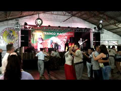 Baile com o grupo Tranco Macanudo