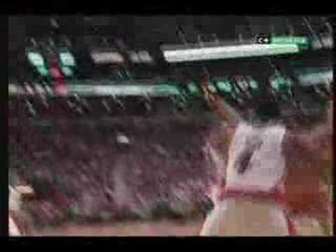 Ben Gordon to Tyrus Thomas for the Alley-Oop