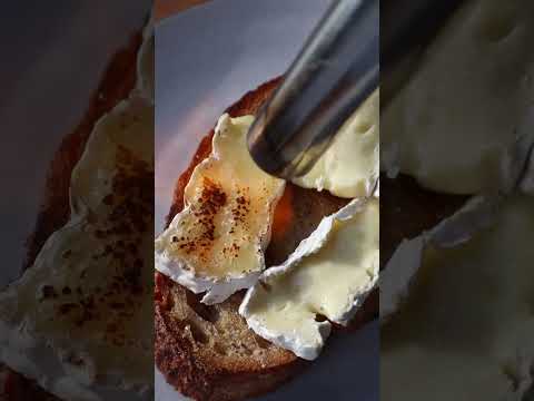 How to Make Brûléed Brie Toast #shorts