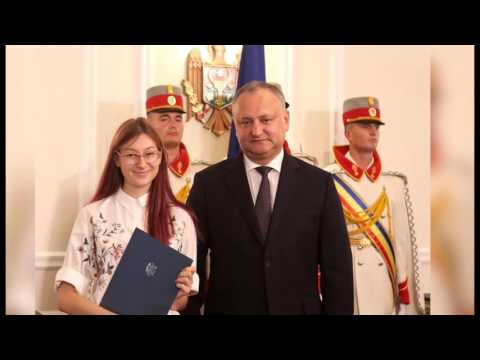 Știre Etv/ 19.07.2017 – ABSOLVENȚII BASARABENI REFUZĂ DIPLOMA PREZIDENȚIALĂ