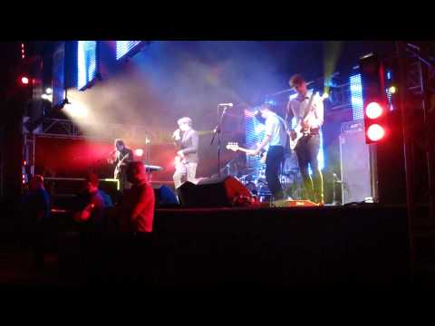 In for the Kill - The Cheek (La Roux cover) @ Glastonbury 2010