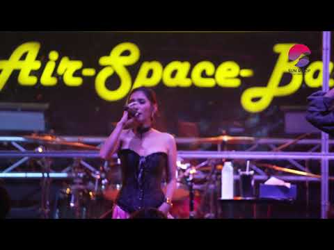 Hakuna Matata - Boom Boom Cash [Live ร้าน SunRoof Air-Space-Bar]