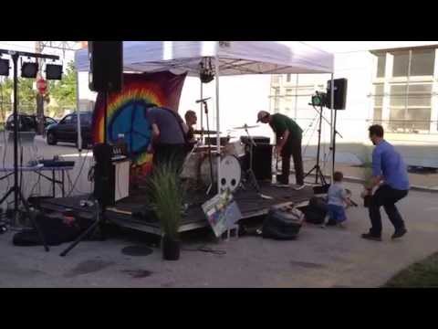 Howling Fantods - LIVE [mini-clip] @ Spring Garden St. Greenway B.P., Phila., PA 9/20/14