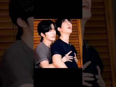 Just Eliot being obsessed with Qiuqiu's chest 😂 #abo #desire #kipukaqiu #eliothuang #huangxing