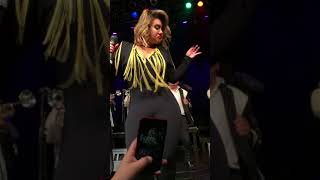 Chiquis Rivera completamente  en vivo