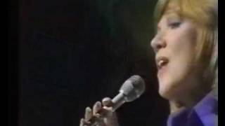 CILLA BLACK  Something Tells Me (Something Is Gonna Happen Tonight) (TOTP 11-11-1971)