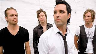 Luna Halo performs &quot;Superman&quot;