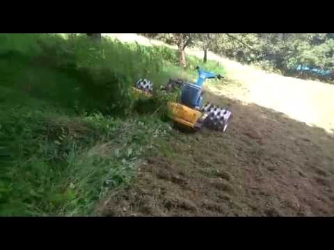 Mulcharbeiten am Hang mit Funkferngesteuerter Brielmaier