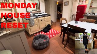 Feeling Overwhelmed? Try This 12 x 5 Minute House Reset