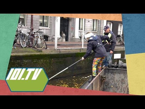 JZEMW - Emma onder het afval