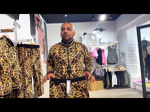 Borja Escalona se intenta llevar un chándal GRATIS