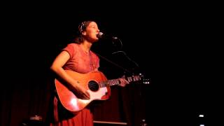 Meiko performs "Raincoat Song" at the Hotel Café (Feb. 14, 2015)