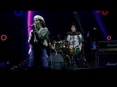 251019 QWER - 눈물참기 | MADLY MEDLEY 2025
