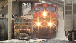 preview picture of video 'BNSF 4591, 100 Car Silica Sand Train by Wedron, Illinois on 2-9-2013'