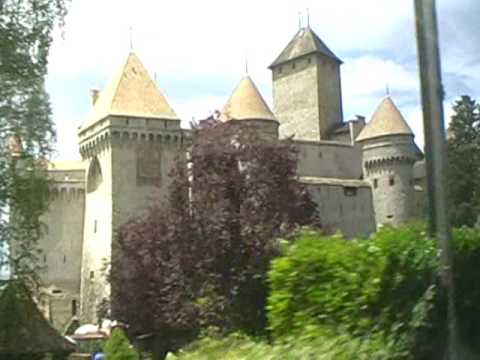 スイス留学中に見学に行く中世城、レマン湖に浮かぶシオン城【スイス留学.com】