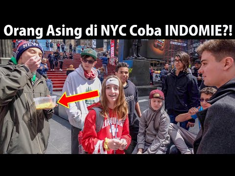 NYC Strangers Try INDOMIE and TEHBOTOL