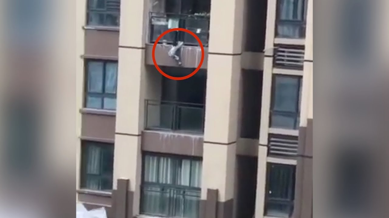 Bimbo di 3 anni cade dal quinto piano: ecco l'intervento dei vicini