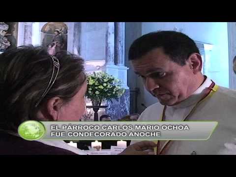 EL SACERDOTE CARLOS MARIO OCHOA FUE CONDECORADO