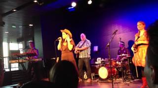 Erin - Vanha Nainen Hunningolla (Live at Musiikkitalo 7.5.2012)