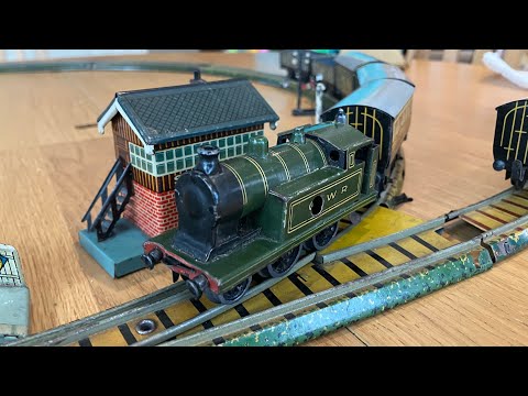 Clockwork Trains on O and OO Gauge