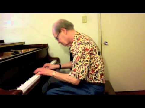 ETarte plays "The Whole World Is Singing My Song"