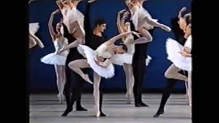 Download lagu Symphony in C 4th and Finale - Darcey Bussell, Miyako Yoshida, Jonathan Cope - Covent Garden mp3