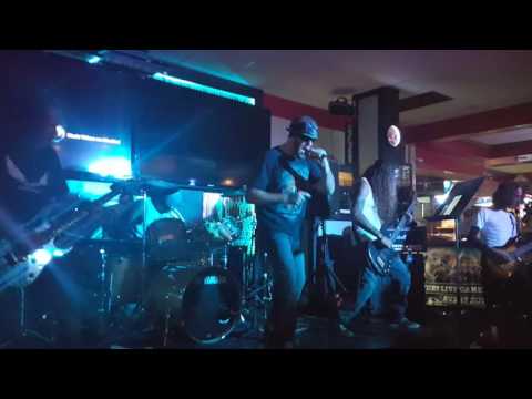 Trendkill @ Lahaina Sports Bar covers "Mouth For War"
