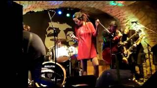 Video The Backroad Deals - Betty White - 8. 11. 2019