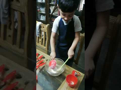 My little champ making cup cake for his mother.💗
