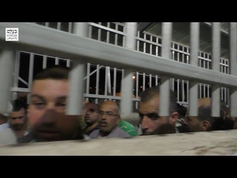 Inhuman conditions for Palestinian workers entering Israel: Checkpoint 300, June 2016
